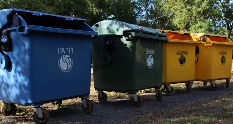 3100.hu Fotó: Szelektív hulladékgyűjtő-konténerek Salgótarjánban, a Beszterce-lakótelepen