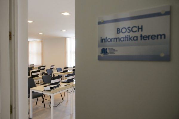 Az új Hatvani Közösségi Felsőoktatási Képzési Központ egyik tanterme (MTI Fotó: Komka Péter)