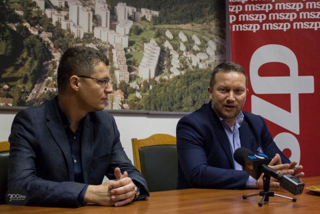 3100.hu Fotó: Ujhelyi István Európa Parlamenti képviselő Molnár Károly, az MSZP Salgótarjáni Szervezetének elnöke rövid felvezetőjét követően tartott sajtótájékoztatót Salgótarjánban
