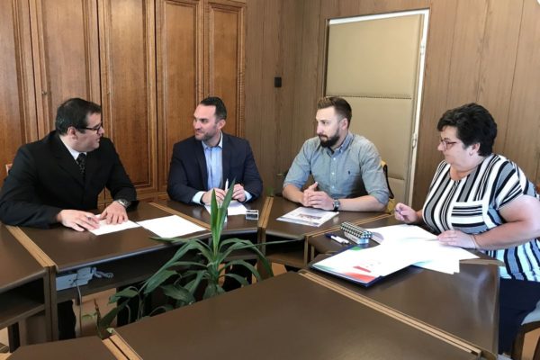 Kiemelt fotó: Dr. Nagy László megyei rendőrfőkapitány, Deák Attila, az Új Palócország Egyesület elnöke, Lehoczki Erik, az egyesület alelnöke és Medve Judit rendőr alezredes, bűnmegelőzési alosztályvezető (Fotó: Nógrád Megyei Rendőr-főkapitányság)