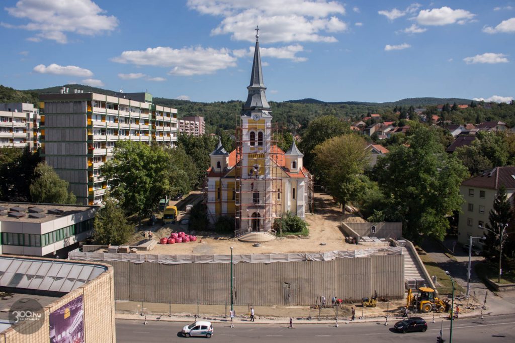 3100.hu Fotó: A felújítás alatt álló salgótarjáni főplébánia templom 2019. szeptember 5-én
