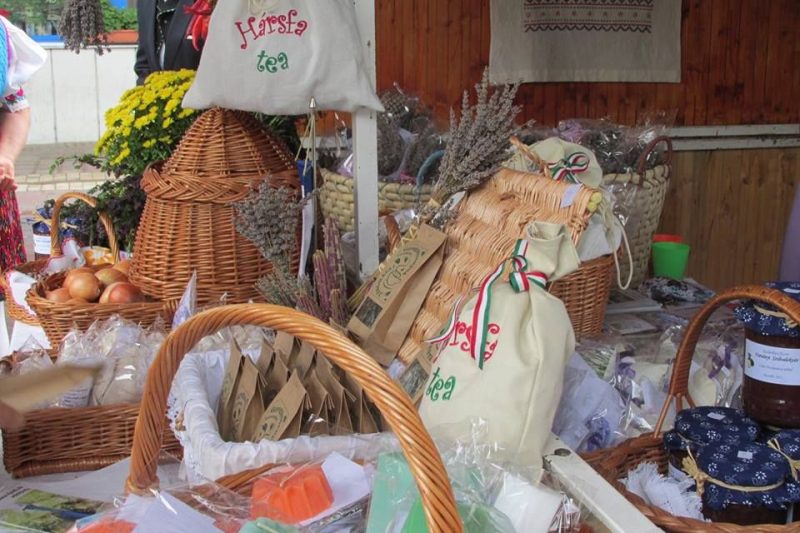 Kézműves termékek egy korábbi kiállításról (Fotó: Varsány Község Önkormányzata)