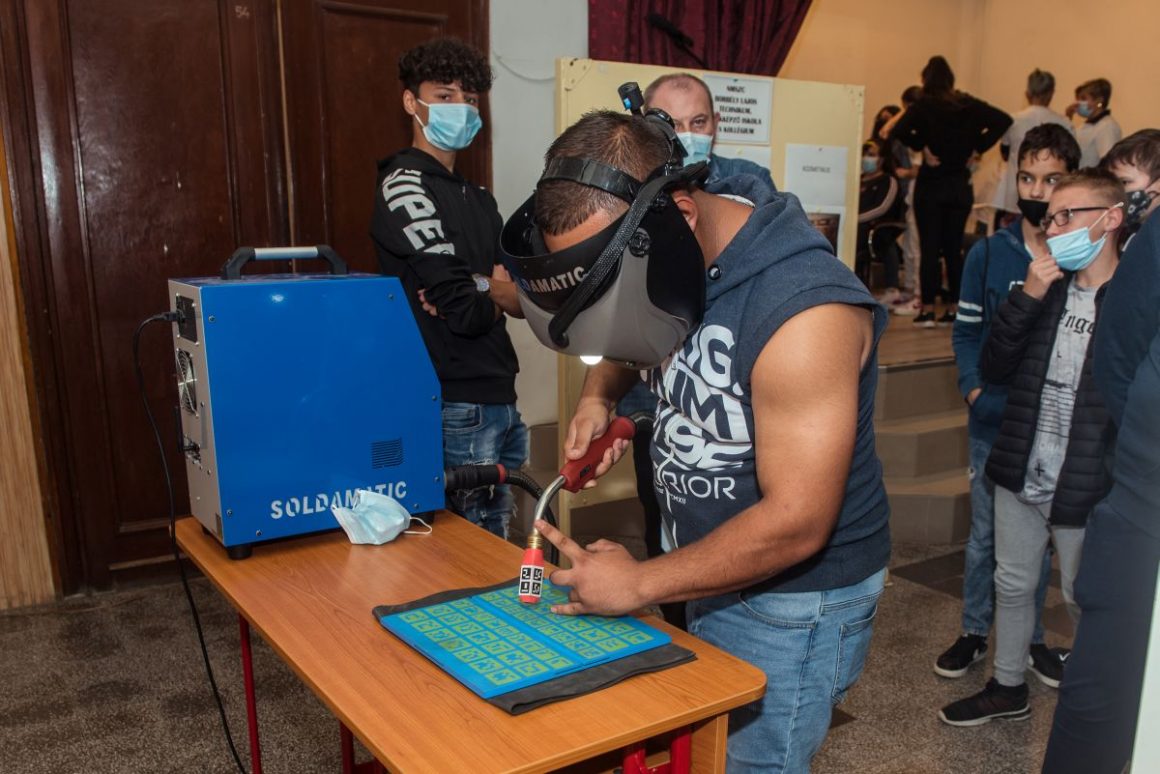 Összesen több mint hatszáz diák pályaválasztását segítették (Fotók: Nógrád Megyei Kereskedelmi és Iparkamara)