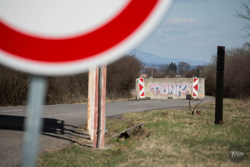 3100.hu Fotó: Lezárt határátkelőhely Ipolytarnóc és Kalonda között