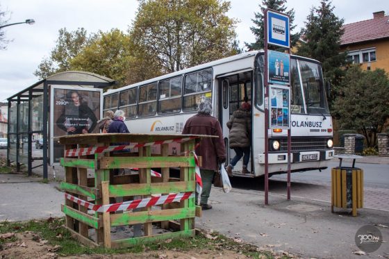 3100.hu Fotó: Hamarosan kijelzőt telepítenek tíz salgótarjáni buszmegállóba, köztük a Vásártérre