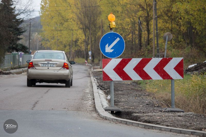 3100.hu Fotó: Kisebb forgalomkorlátozás mellett zajlik az útfelújítás a salgótarjáni Ipari Park bevezető útján