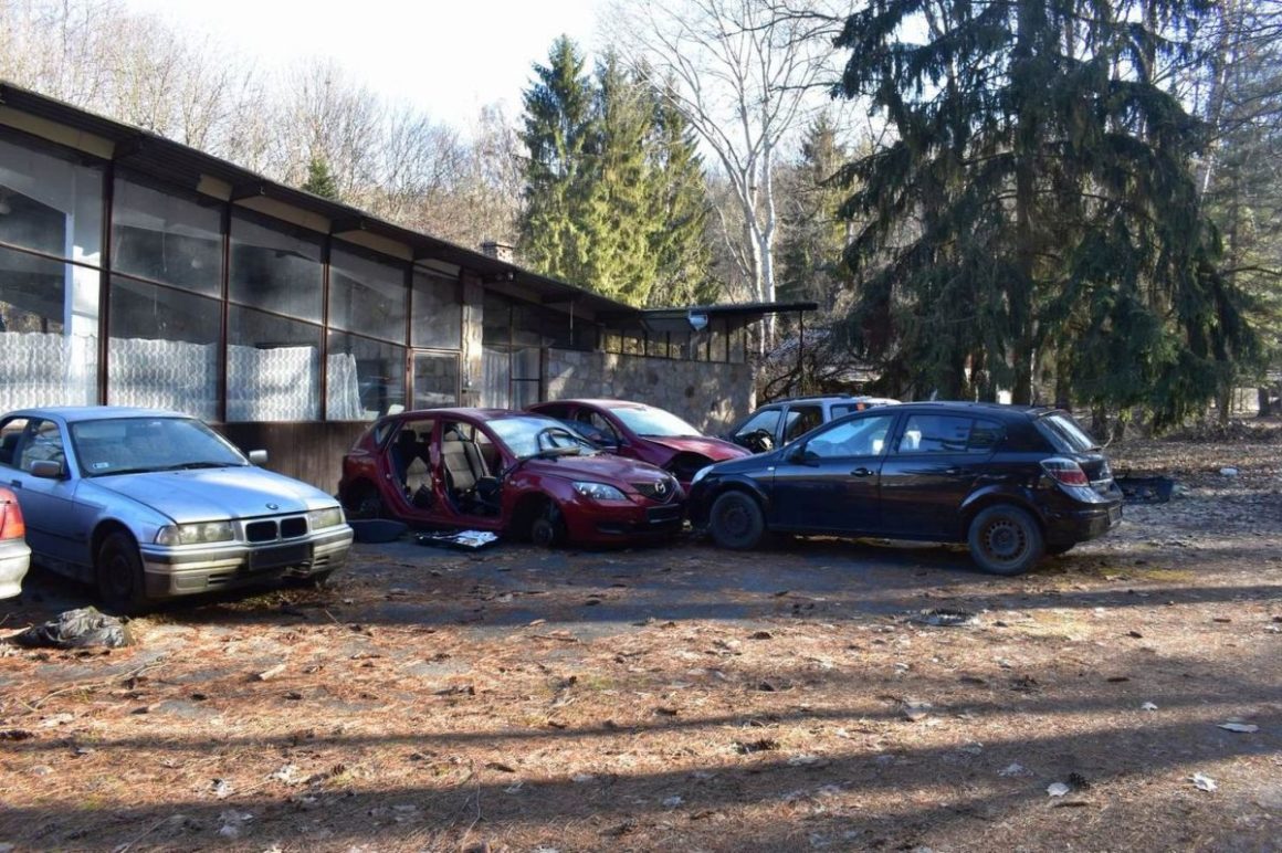 A gyanúsítottak számos autót megrongáltak (Fotó: Nógrád Megyei Rendőr-főkapitányság)