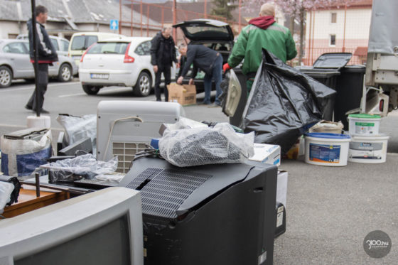 3100.hu Fotó: A Föld napja alkalmából meghirdetett akció keretében a lakosság által leadott hulladék egy része a salgótarjáni sportcsarnok parkolójában