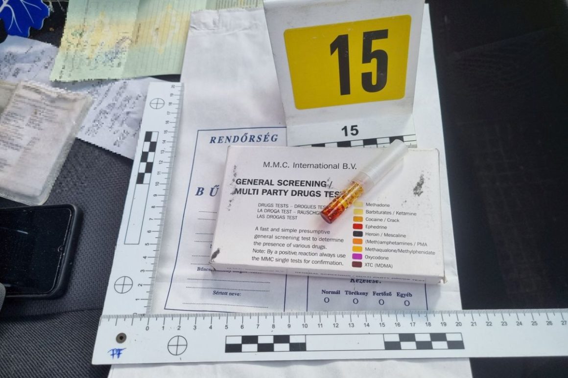 A gyorsteszt szerint MDMA-t tartalmazott az anyag (Fotó: Nógrád Megyei Rendőr-főkapitányság)