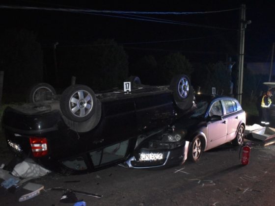 A mohorai balesetben az egyik autó a másik tetején állt meg. (Fotó: Nógrád Megyei Rendőr-főkapitányság)