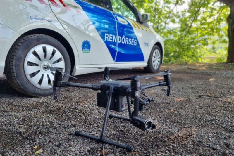 A Nógrád megyei rendőrök 2020 nyara óta vetnek be drónokat a közlekedők ellenőrzéséhez (Fotó: Nógrád Megyei Rendőr-főkapitányság)