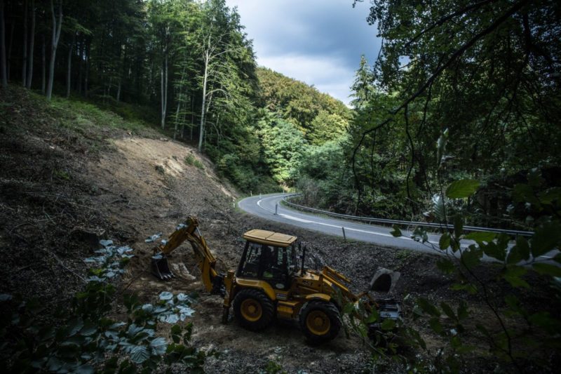 A hegyi szerpentin bővítését előkészítő talajvizsgálatok már lezajlottak (Fotó: NIF Zrt.)