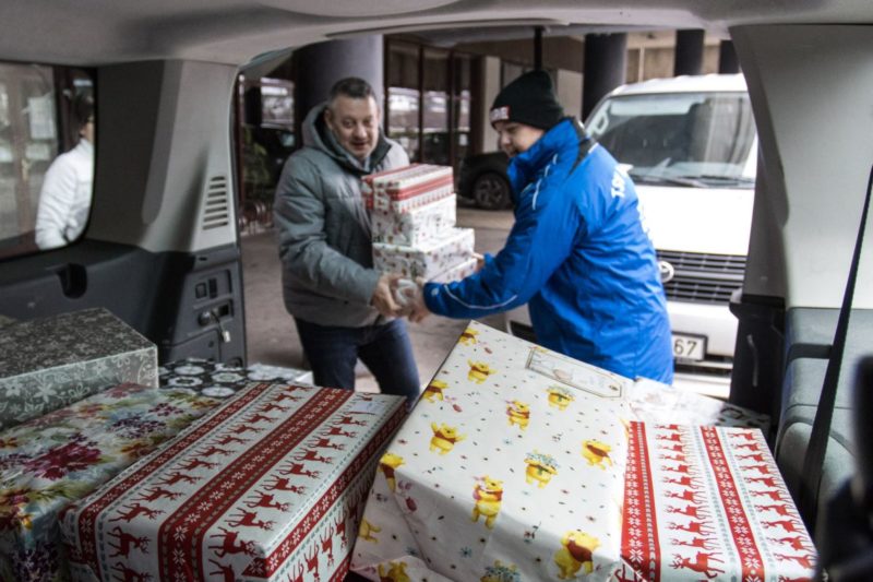 A Nógrád Megyei Kormányhivatal dolgozói immár 12. alkalommal gyűjtöttek ajándékot karácsony előtt a rászorulók részére (Fotó: Nógrád Megyei Kormányhivatal)