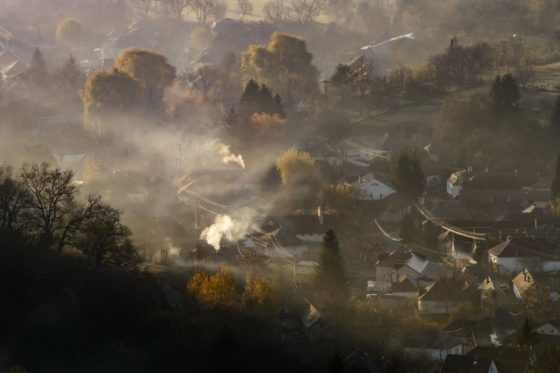 Archív fotó: Talajmenti pára és füst Salgótarjánban (Fotó: MTI/Komka Péter)