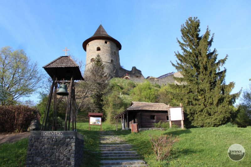 A somoskői vár tövénél található Petőfi kunyhó a költő látogatásának állít emléket (karancs-medves.info fotó: Kéri István)