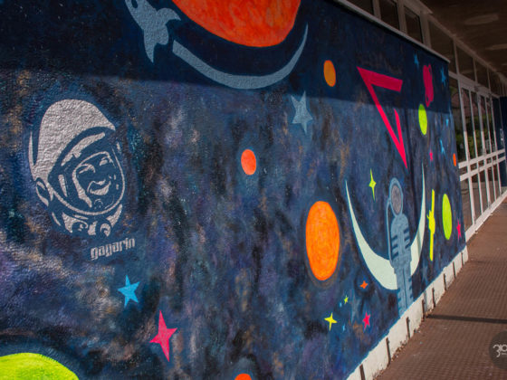 3100.hu Fotó: A "Határ a csillagos ég" fantázianévvel, a Sakkozzuk ki! akciócsoport vezetésével az intézmény bejáratánál 2019 nyarán megfelfestett falfelület