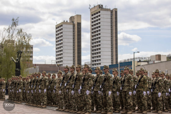 3100.hu Fotó: Egységes alapkiképzésen részt vevő katonák tettek esküt Salgótarjánban