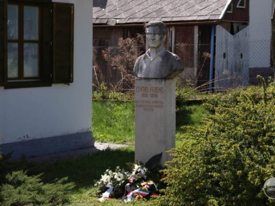 Zenthe Ferenc szobra a Salgóbányai Erdészháznál (karancs-medves.info fotó: Kéri István)