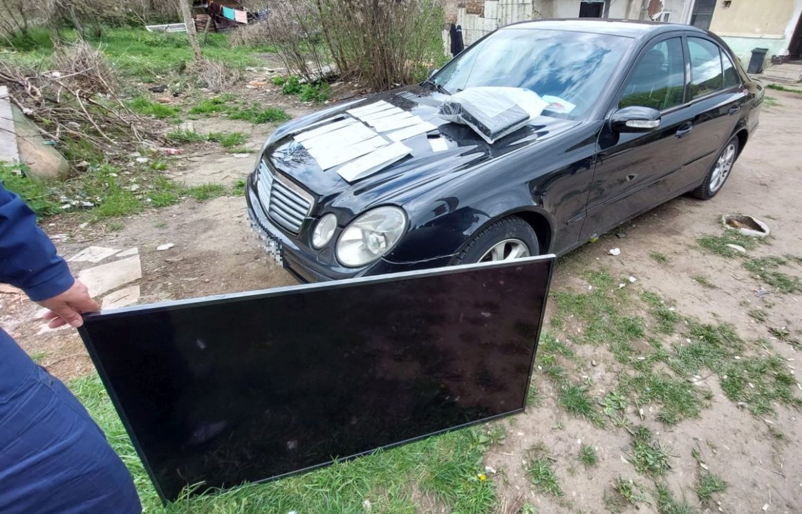 A rendőrök egy autót és egyéb vagyontárgyakat is lefoglaltak a gyanúsítottól (Fotó: Nógrád Vármegyei Rendőr-főkapitányság)