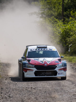 3100.hu Fotó: Pillanatkép a Salgó Rally pénteki versenynapjáról: Vincze Ferencék érkeznek Szorospatakra a második körben