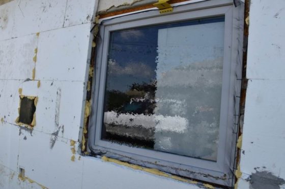A 28 éves férfi saját házába építette be az ellopott ablakot (Fotó: Nógrád Vármegyei Rendőr-főkapitányság)