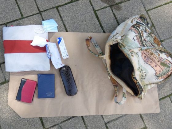 A rendőrök megtalálták az idős nő ellopott táskáját, benne az asszony irataival (Fotó: Nógrád Vármegyei Rendőr-főkapitányság)