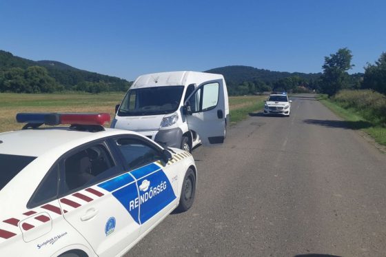 A rendőrök Felsőtold közelében állították meg a moldáv embercsempészt (Fotó: Nógrád Vármegyei Rendőr-főkapitányság)