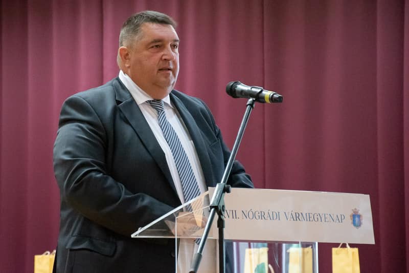 Becsó Zsolt, Kelet-Nógrád országgyűlési képviselője beszédet mond a Kazáron rendezett Nógrádi Vármegyenap alkalmából tartott ünnepi közgyűlésen, 2023. szeptember 16-án. (Fotó: Skuczi Nándor | Facebook)