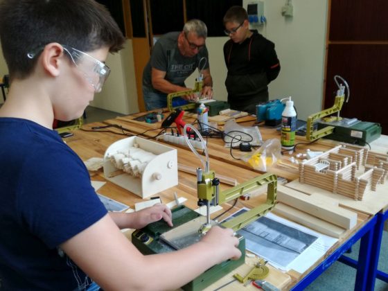 A diákok többféle szakmát is kipróbálhatnak az NVSZC Digitális Képzési Alkotóműhelyében (Fotó: Nógrád Vármegyei Szakképzési Centrum)