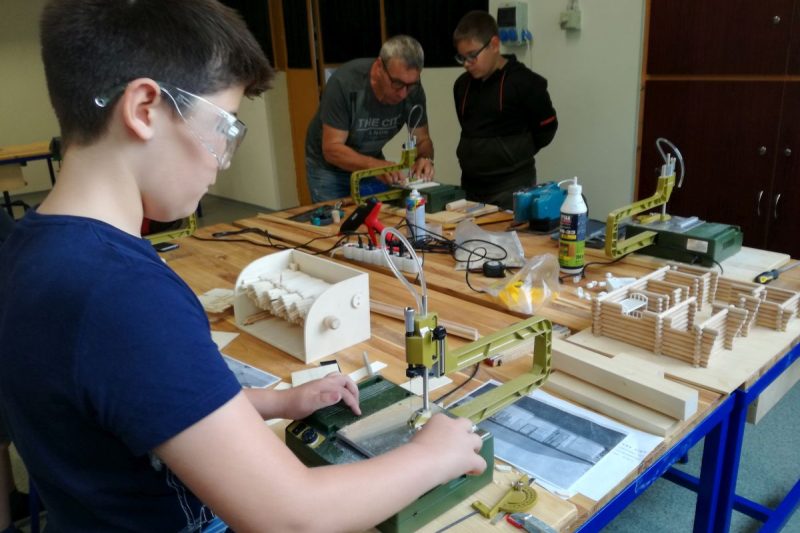 A diákok többféle szakmát is kipróbálhatnak az NVSZC Digitális Képzési Alkotóműhelyében (Fotó: Nógrád Vármegyei Szakképzési Centrum)