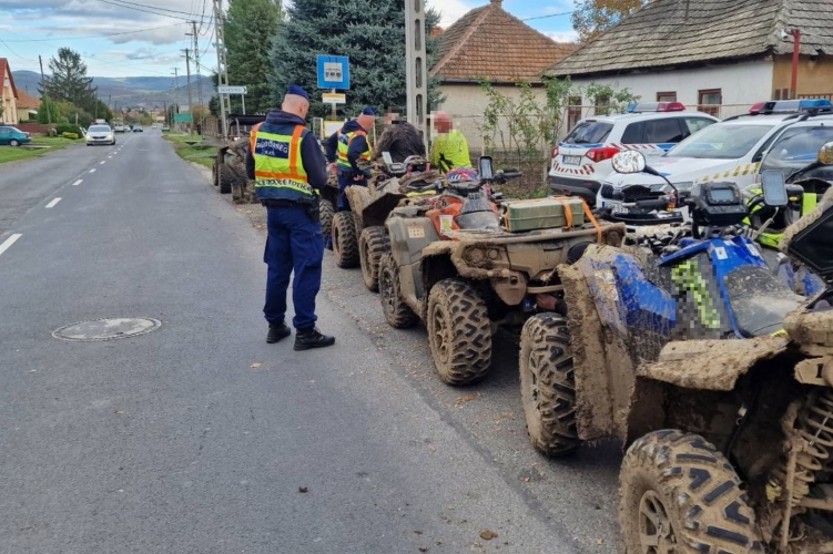 A hét kvadot Szarvasgedénél állították meg a rendőrök (Fotó: Nógrád Vármegyei Rendőr-főkapitányság)