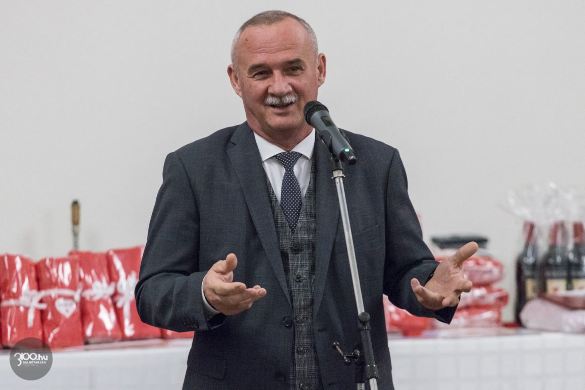 3100.hu Fotó: Fekete Zsolt, Salgótarján polgármestere a véradókat köszöntő ünnepségen