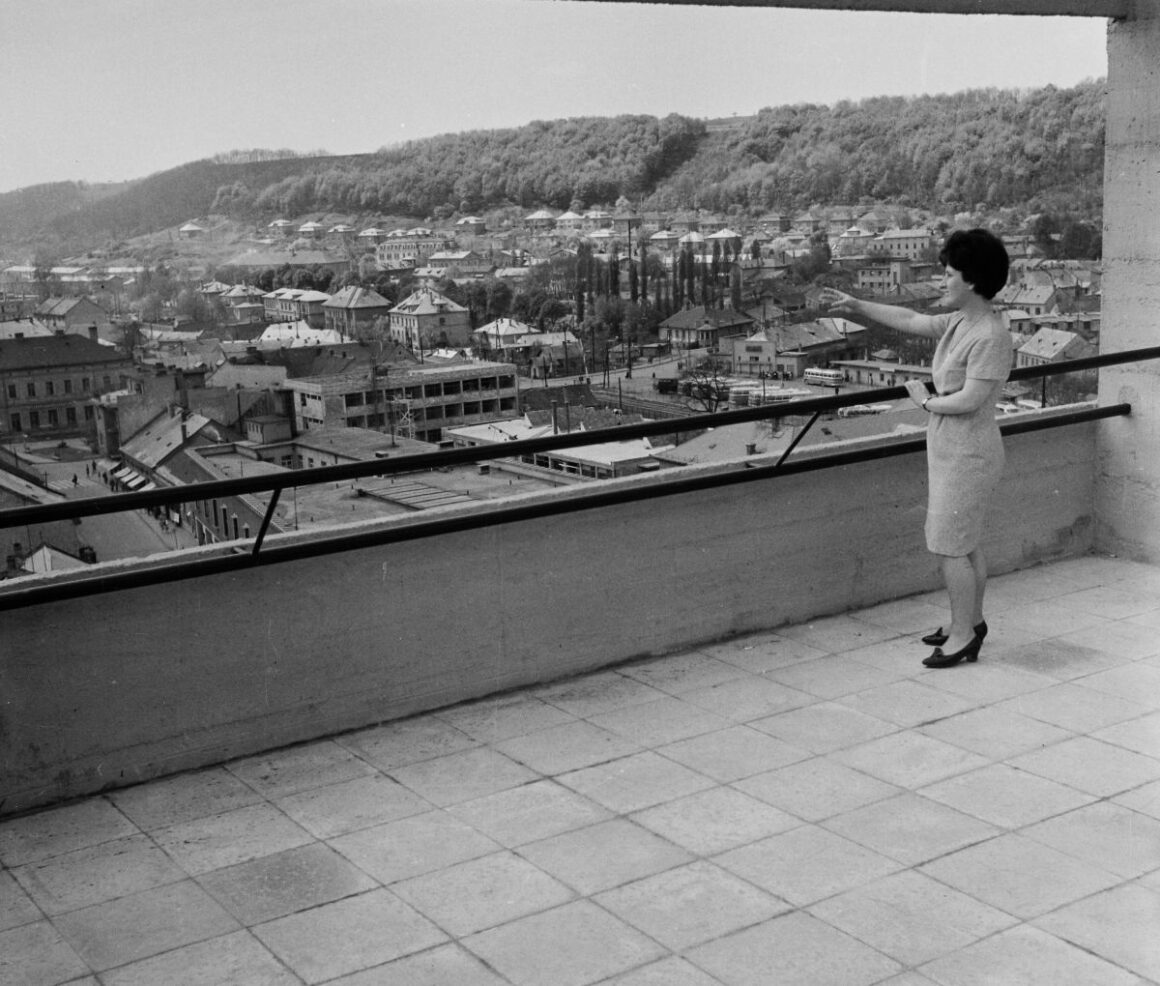 Kilátás a Karancs Szálló tetőteraszáról 1966-ban. (Fotó: Fortepan / Bauer Sándor)