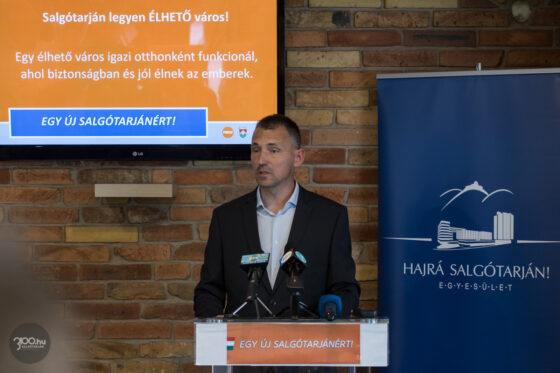 3100.hu Fotó: Kreicsi Bálint, a Fidesz, a KDNP és a Hajrá, Salgótarján! Egyesület polgármesterjelöltje városfejlesztési programját ismertető sajtótájékoztatóján
