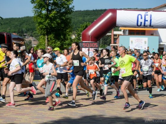 Archív fotó: Pillanatkép a 2019-ben rendezett V. Pünkösdi Kadlót Félmaratonról (Fotó: Komka Péter/Pünkösdi Kadlót Félmaraton | Facebook)