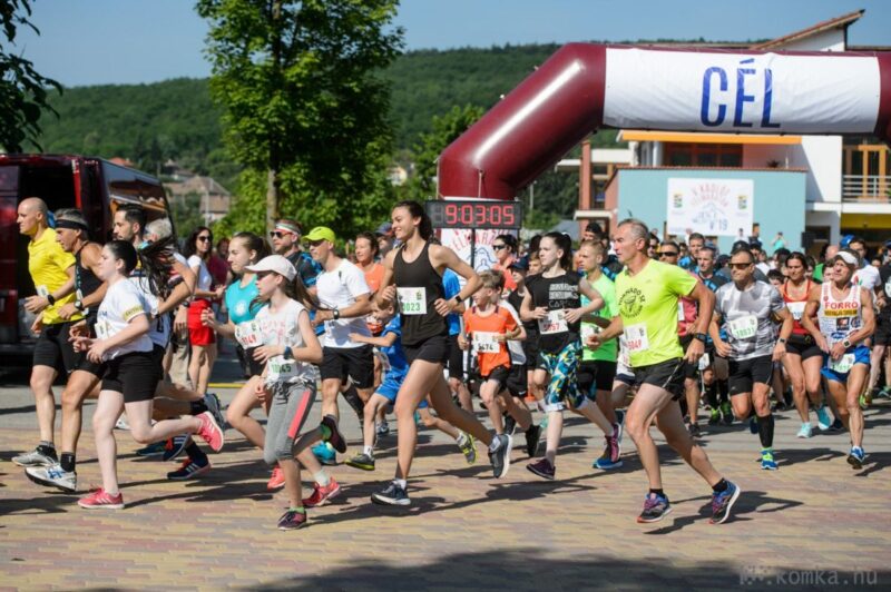 Archív fotó: Pillanatkép a 2019-ben rendezett V. Pünkösdi Kadlót Félmaratonról (Fotó: Komka Péter/Pünkösdi Kadlót Félmaraton | Facebook)