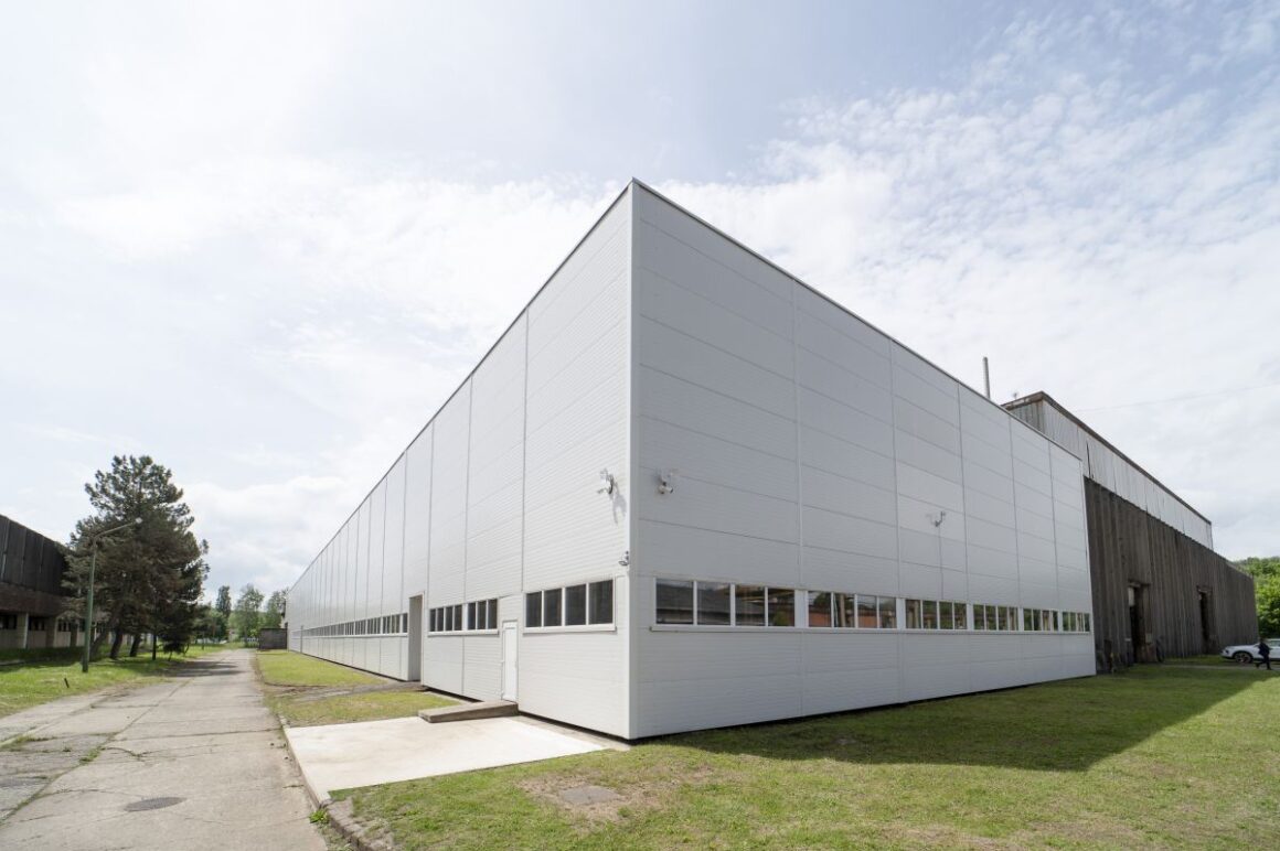 Az SVG-Hungary Gépgyár Zrt. épülete a vállalkozás kétmilliárdos fejlesztés-sorozatának záróünnepsége napján Salgótarjánban, 2024. május 21-én. (Fotó: MTI/Komka Péter)