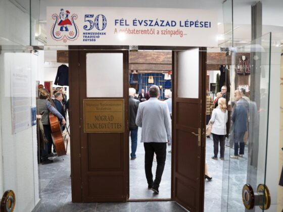 A Fél évszázad lépései – A próbateremtől a színpadig című kiállítás megnyitója a Dornyay Béla Múzeumban, 2025. május 16-án. (Fotó: Nógrád Táncegyüttes/Hegedűs Márk)