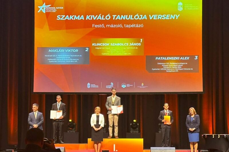 Első helyezést ért el a 2025-ös Szakma Kiváló Tanulója Versenyen a tapétázók, festők, díszítőfestők mezőnyében a balassagyarmati NVSZC Szondi György Technikum és Szakképző Iskola végzős tanulója, Klincsok Szabolcs. (Fotó: NKIK)