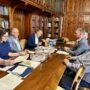 Navracsics Tibor közigazgatási és területfejlesztési miniszterrel és Dukai Miklós önkormányzati államtitkárral egyeztetett Salgótarján városvezetése, illetve Becsó Zsolt országgyűlési képviselő a megyeszékhely pénzügyi helyzetéről (Fotó: Kreicsi Bálint | Facebook)