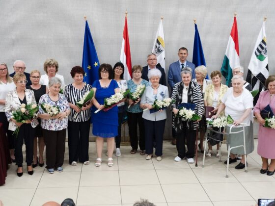 Díszokleveleket és elismeréseket is átadtak a salgótarjáni Városi Pedagógusnapon, 2025. június 5-én (Fotó: Salgótarjáni Rendezvény- és Médiaközpont Nonprofit Kft. | Facebook)