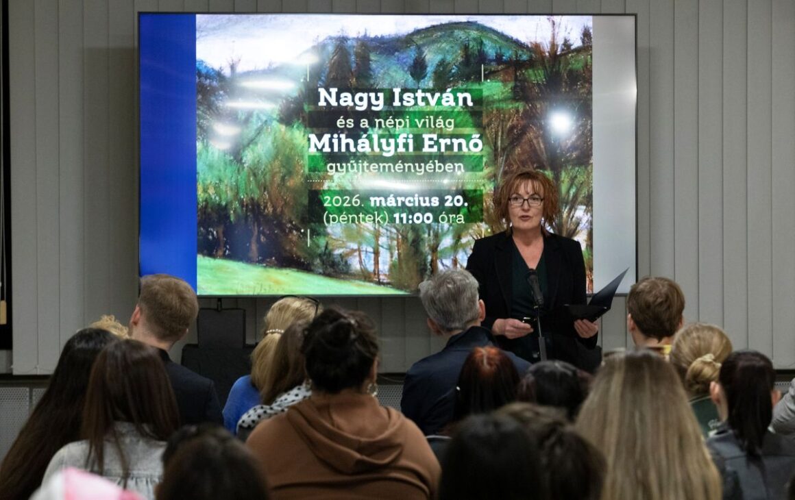 N. Kovács Zita művészettörténész, főmuzeológus, a bajai Türr István Múzeum igazgatója a „Nagy István és a népi világ Mihályfi Ernő gyűjteményében” című tárlat megnyitóján a Dornyay Béla Múzeumban, 2026. március 20-án. (Fotó: Dornyay Béla Múzeum/Shah Timor | Facebook)