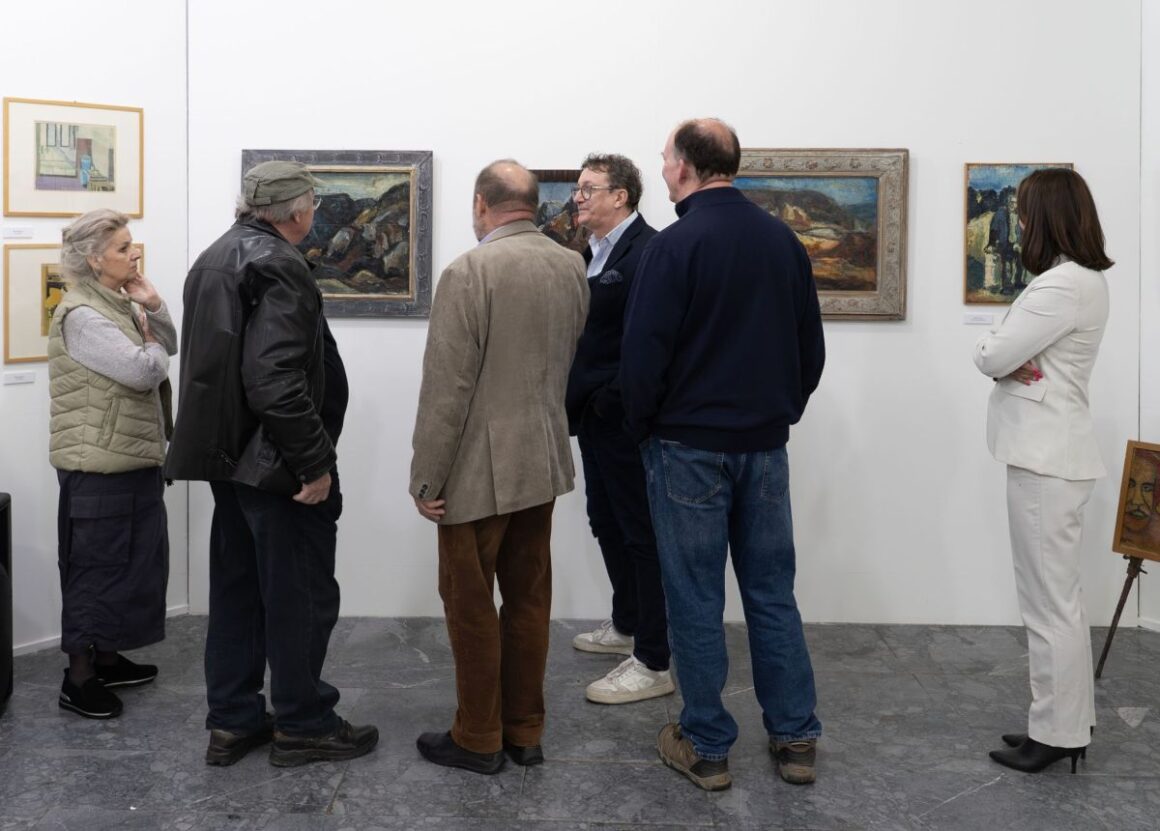 A Kettős szemmel című tárlat megnyitója a salgótarjáni Dornyay Béla Múzeumban, 2026. március 27-én. (Fotó: Dornyay Béla Múzeum | Facebook)