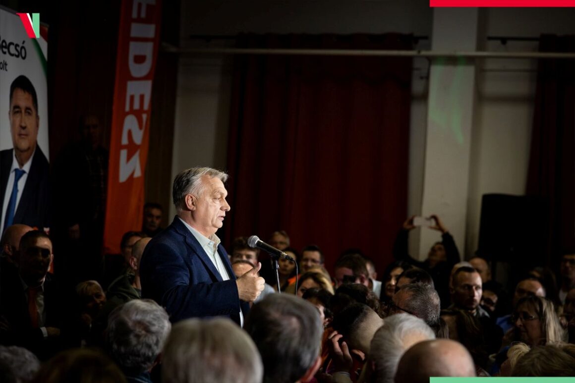 Orbán Viktor miniszterelnök választási gyűlést tartott országjárása részeként a pásztói Teleki László Művelődési Központban, 2026. március 5-én. (Fotó: Orbán Viktor | Facebook)
