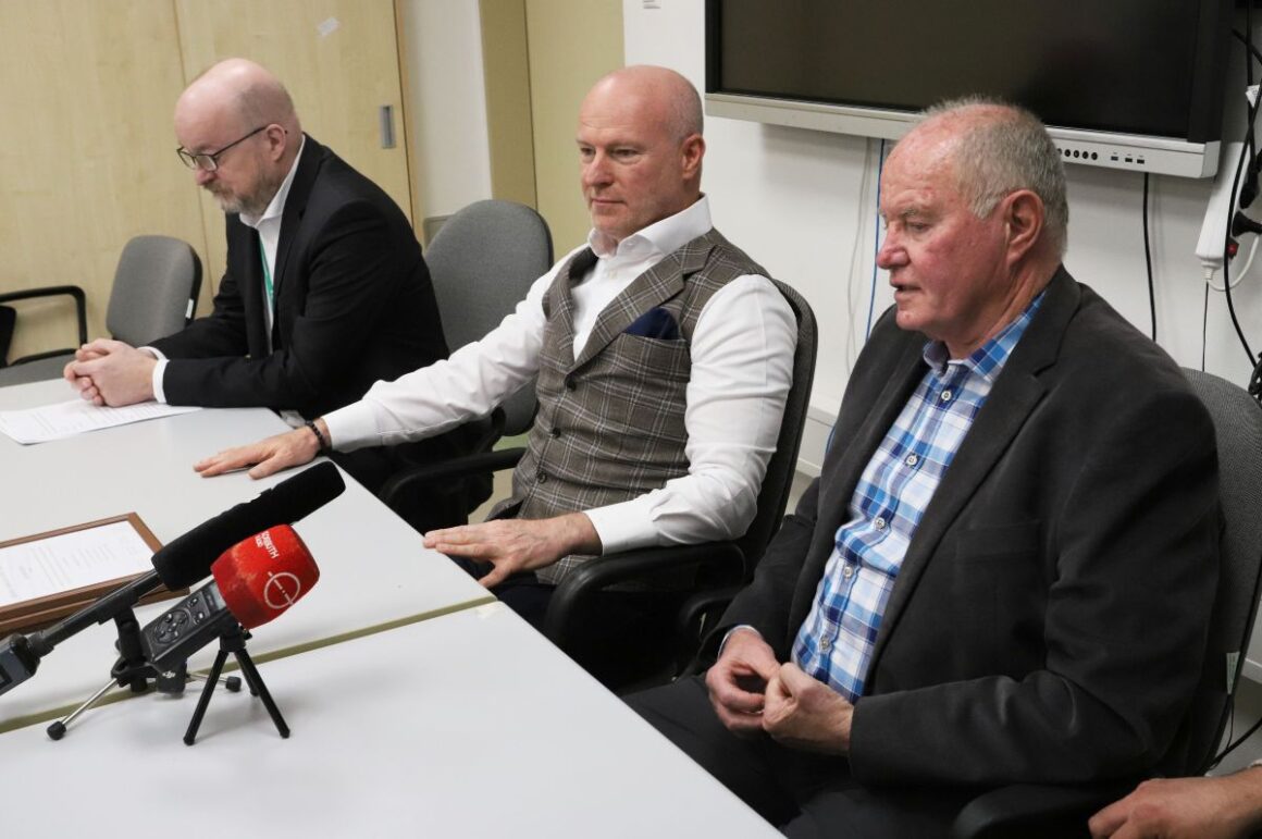 A Nógrád Vármegyei Szent Lázár Kórházban tartott adományátadó eseményen a jótékonysági vadászat egyik nagykövete, Kemény Dénes válogatott vízilabdázó, edző, korábbi szövetségi kapitány is tiszteletét tette (Fotó: Nógrád Vármegyei Szent Lázár Kórház/ Gyurkó Péter)