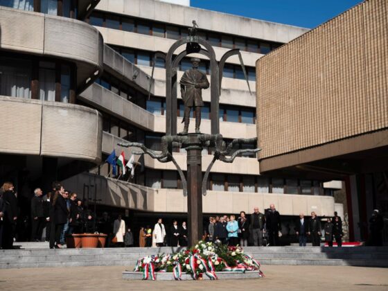 Az 1848-49-es forradalom és szabadságharc évfordulója alkalmából rendeztek városi ünnepséget Salgótarjánban, a Múzeum téren, 2026. március 15-én. (Fotó: Salgótarjáni Rendezvény-, Média- és Művelődési Központ Nonprofit Kft. | Facebook)