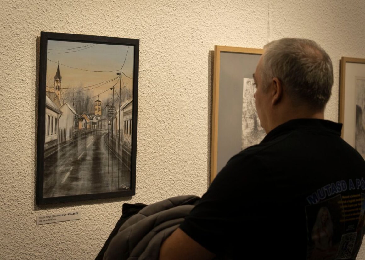 A Parola 3 című tárlat közel 40 felvidéki és Salgótarján környéki művész alkotásait vonultatja fel (Fotó: Dornyay Béla Múzeum/Ádám Gergő | Facebook)