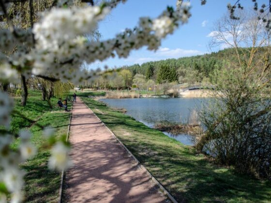 A kihívás résztvevőinek a Tóstrandi futókörön kell teljesíteni az előírt távot (Fotó: Salgótarjáni Rendezvény-, Média- és Művelődési Központ Nonprofit Kft. | Facebook)