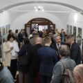 A Dornyay Béla Múzeum „A hit és a hatalom házai – Középkori templomok és várak Nógrád megyében" című kiállításának megnyitója a Besztercebányai Alkonzulátuson, 2026. április 22-én. (Fotó: Kreicsi Bálint | Facebook)