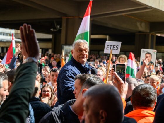 A Múzeum téren mondott beszédet salgótarjáni látogatása alkalmával Orbán Viktor miniszterelnök az országgyűlési választás előtti napon, 2026. április 11-én. (Fotó: Lázár János | Facebook)